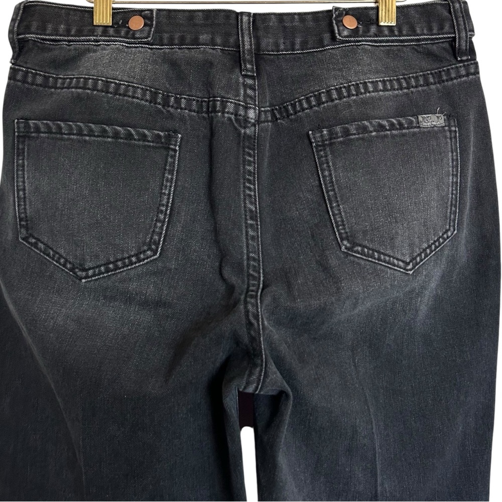 High-Rise Black Flare Jeans for Women — Sleek Wide-Leg Fit - Picture 6 of 15